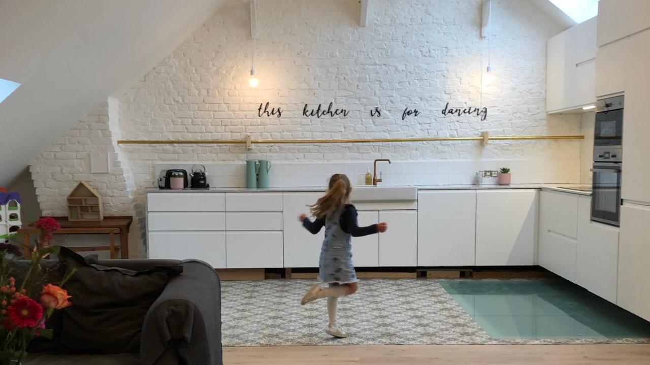 Lichtrijke Loft Bij Restaurant Den Olifant Lejlighed Ieper Eksteriør billede